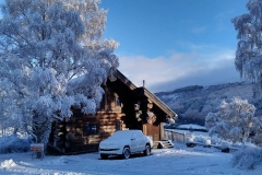Cabin-in-snow3