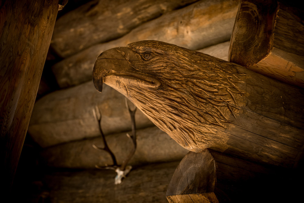 Carving of eagle on Eagle Brae Cabin