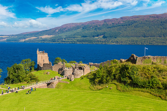 highland day trip to Urquhart Castle